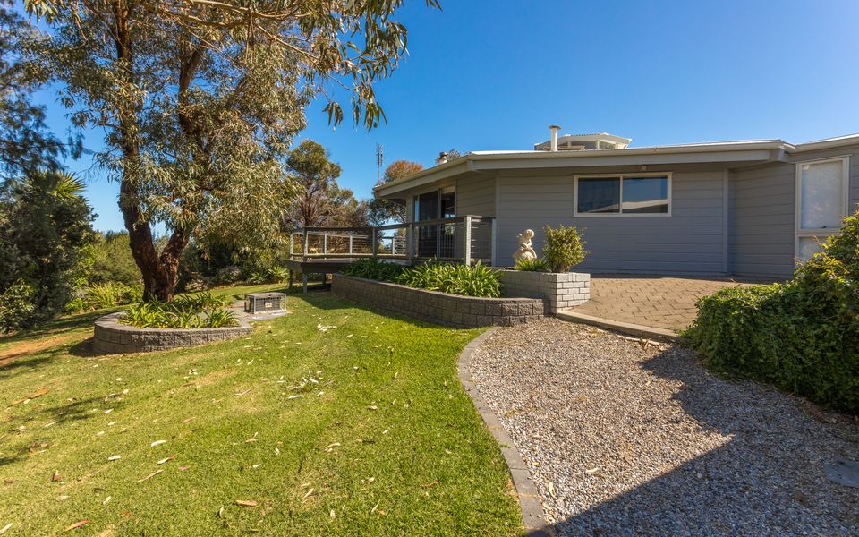 Coorumbene – 8 Scenic Way