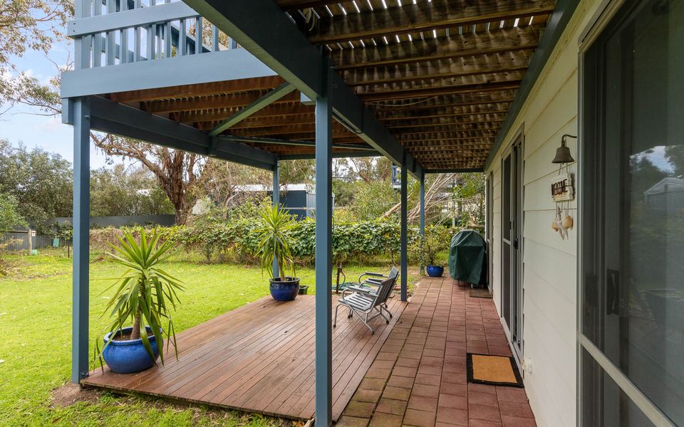 Dolphin Dreaming – 16 Dolphin Avenue