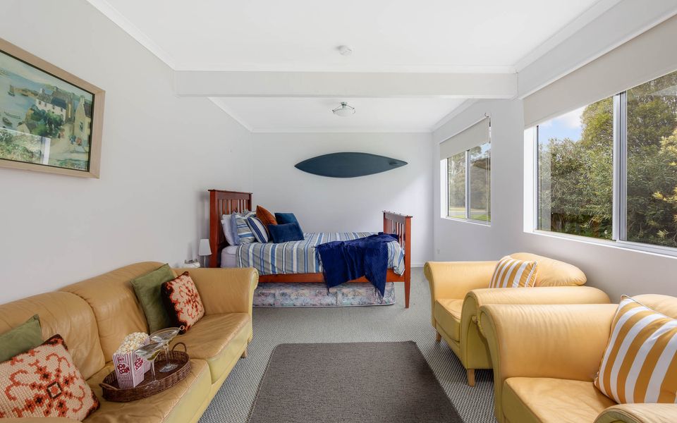 Dolphin Dreaming – 16 Dolphin Avenue