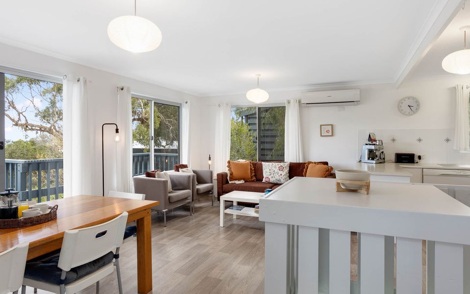 Dolphin Dreaming – 16 Dolphin Avenue