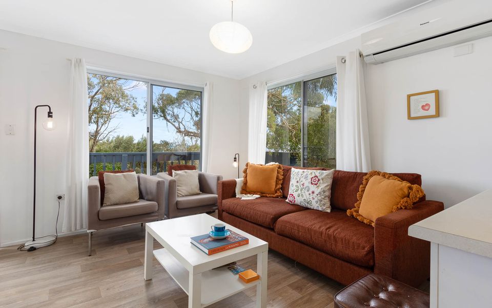 Dolphin Dreaming – 16 Dolphin Avenue