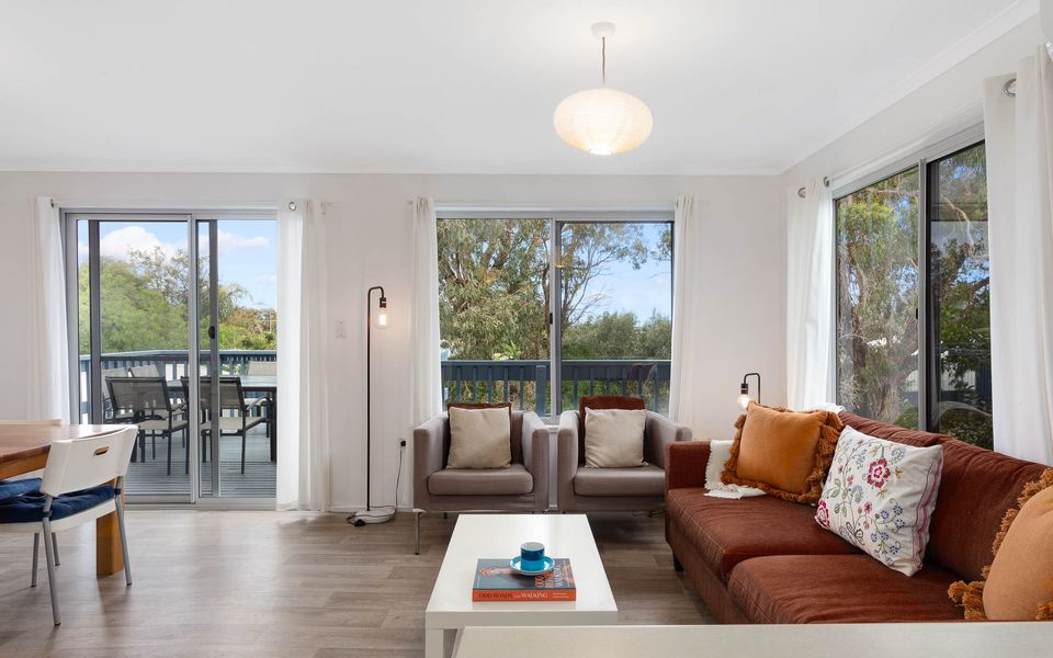 Dolphin Dreaming – 16 Dolphin Avenue