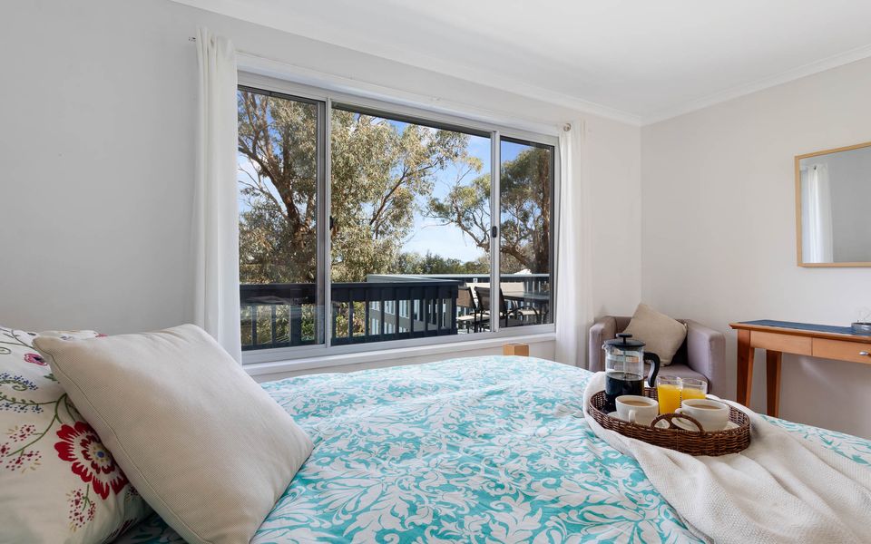 Dolphin Dreaming – 16 Dolphin Avenue