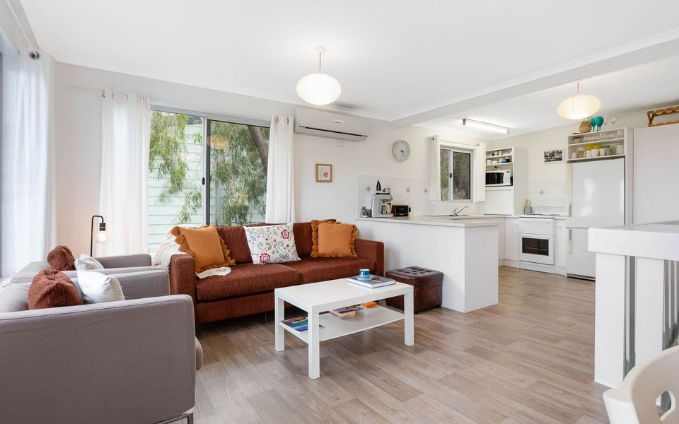 Dolphin Dreaming – 16 Dolphin Avenue