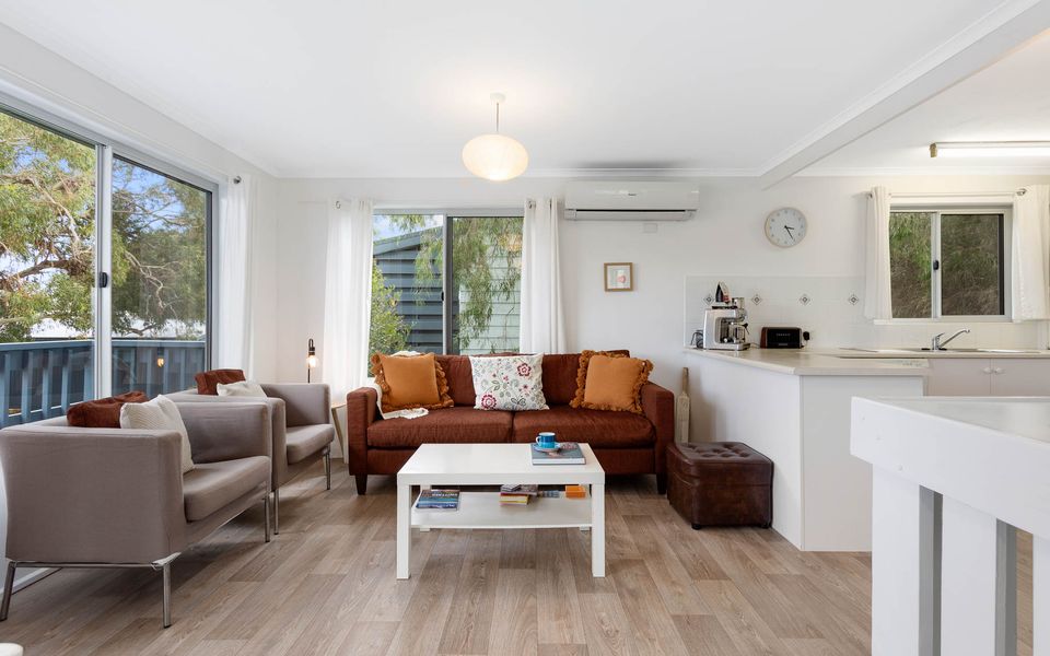 Dolphin Dreaming – 16 Dolphin Avenue