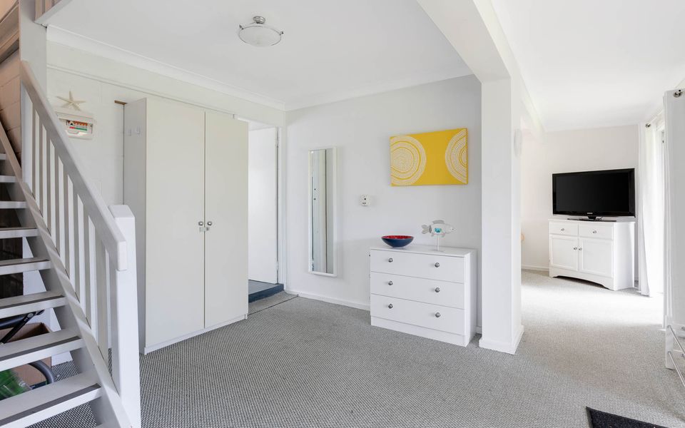 Dolphin Dreaming – 16 Dolphin Avenue