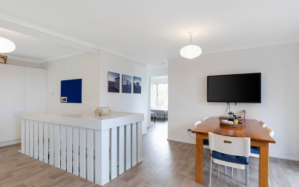 Dolphin Dreaming – 16 Dolphin Avenue