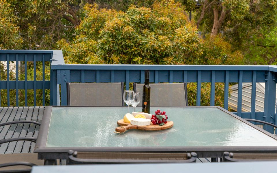 Dolphin Dreaming – 16 Dolphin Avenue