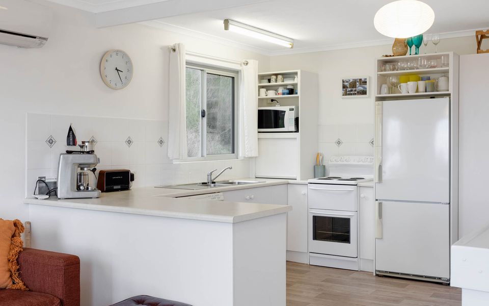 Dolphin Dreaming – 16 Dolphin Avenue