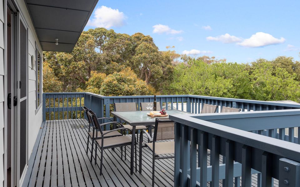 Dolphin Dreaming – 16 Dolphin Avenue