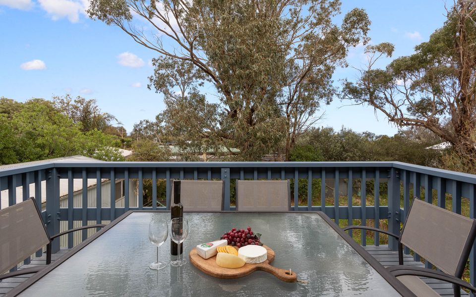 Dolphin Dreaming – 16 Dolphin Avenue