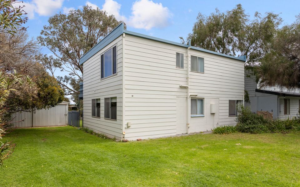 Dolphin Dreaming – 16 Dolphin Avenue