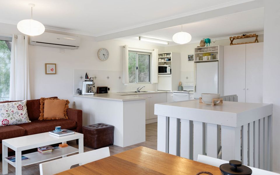 Dolphin Dreaming – 16 Dolphin Avenue