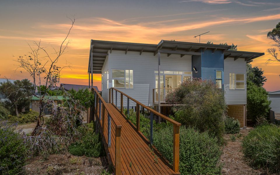 Lewis Retreat – 40 Lewis Road