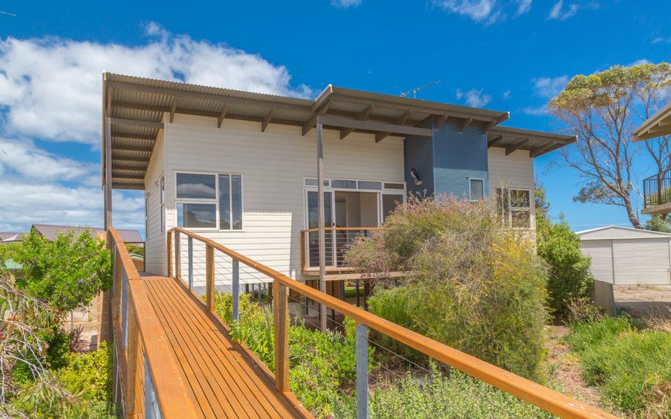 Lewis Retreat – 40 Lewis Road