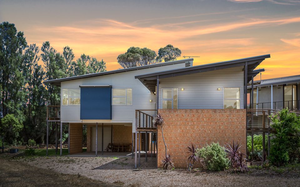 Lewis Retreat – 40 Lewis Road