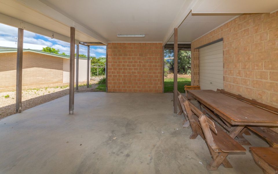 Lewis Retreat – 40 Lewis Road