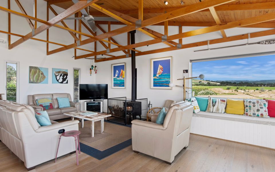 Stones Throw – 26 River View Drive