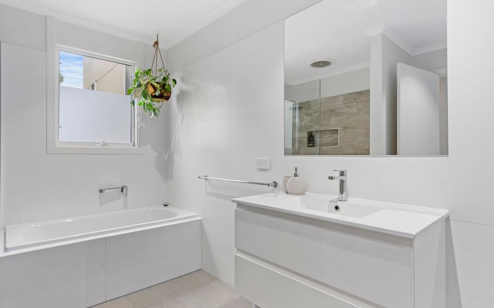 Stones Throw – 26 River View Drive