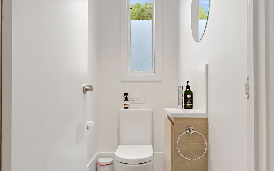 Stones Throw – 26 River View Drive