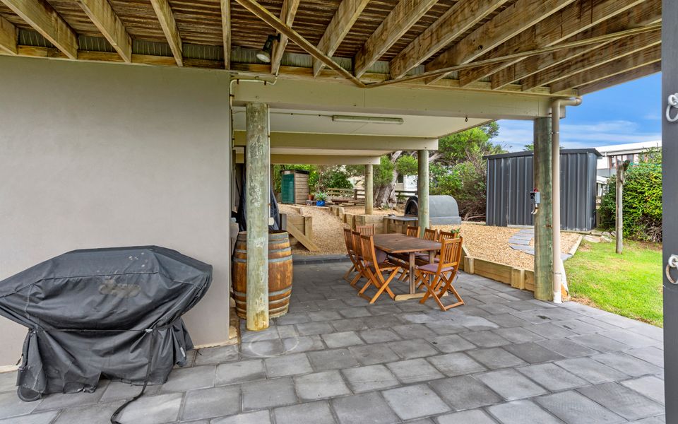 Stones Throw – 26 River View Drive