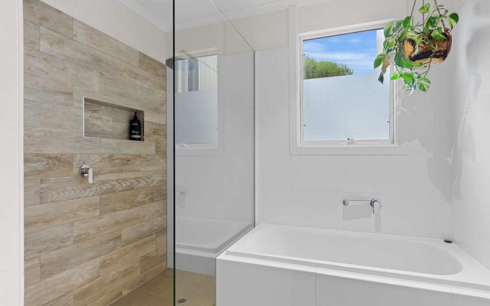 Stones Throw – 26 River View Drive