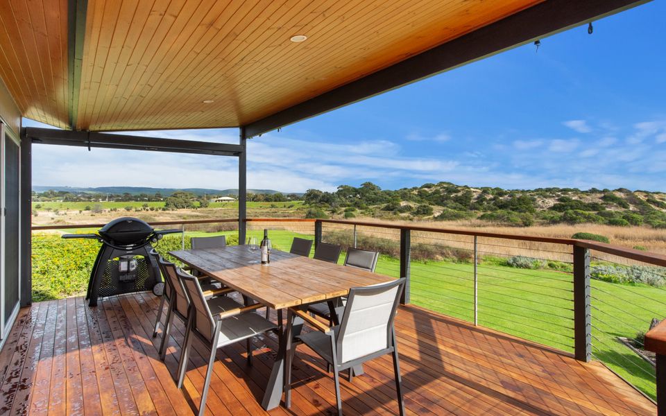 Stones Throw – 26 River View Drive