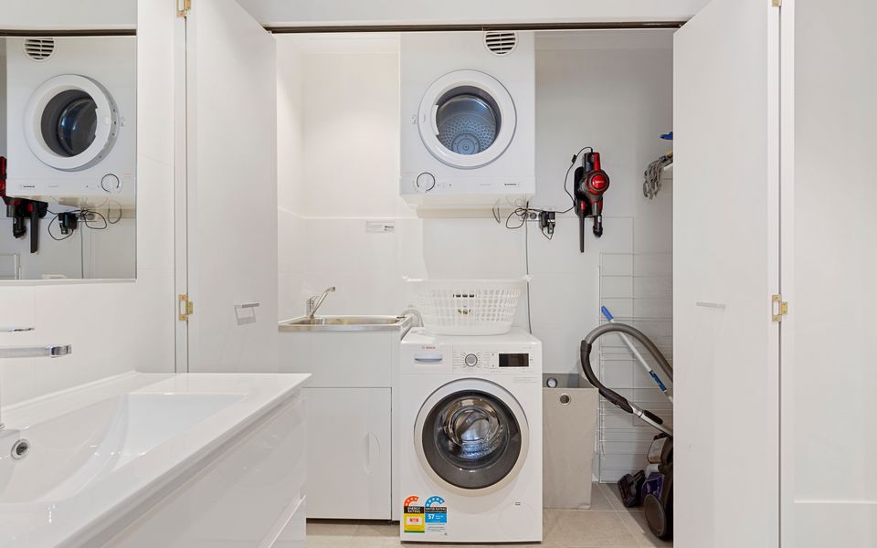 Stones Throw – 26 River View Drive