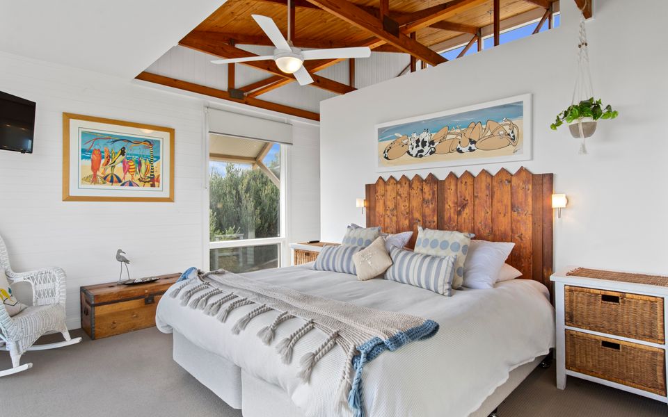 Stones Throw – 26 River View Drive