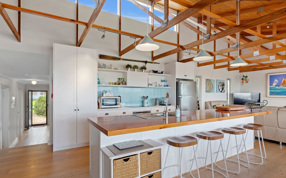 Stones Throw – 26 River View Drive