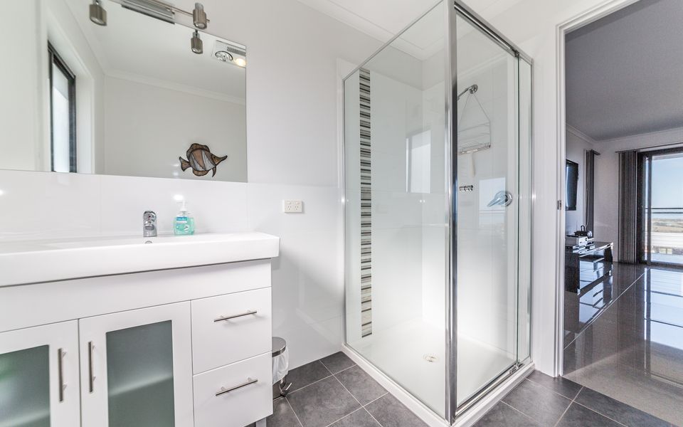 Stunning on Stacey – 42 Stacey Drive