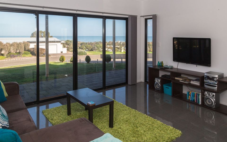 Stunning on Stacey – 42 Stacey Drive