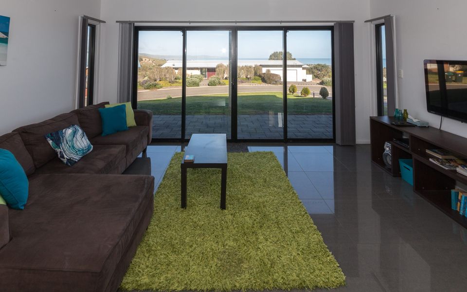 Stunning on Stacey – 42 Stacey Drive