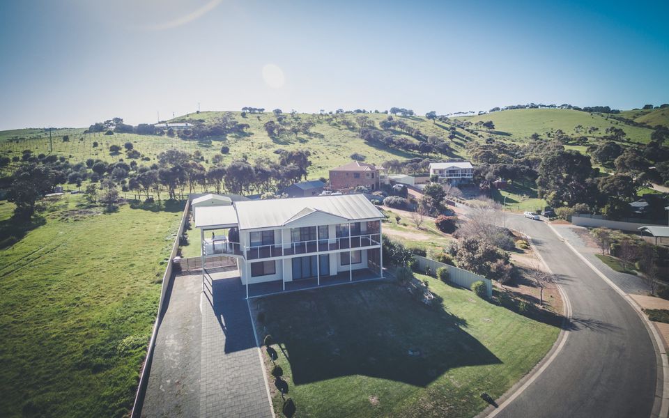 Stunning on Stacey – 42 Stacey Drive