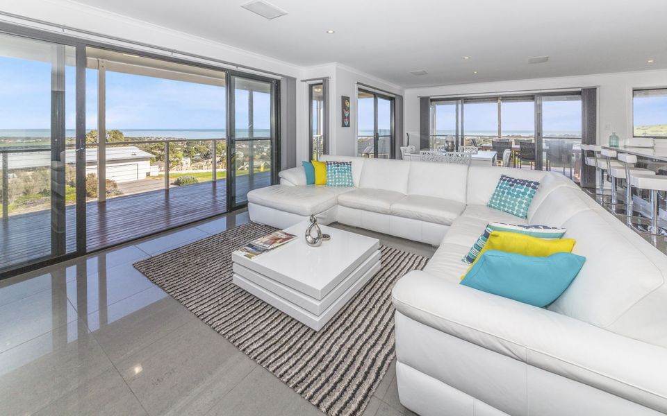 Stunning on Stacey – 42 Stacey Drive