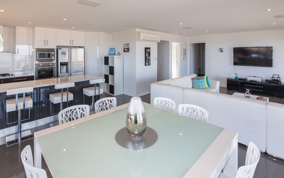 Stunning on Stacey – 42 Stacey Drive