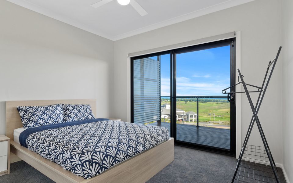 Sunset Horizon @ Lady Bay – 8 Huntingdale Drive