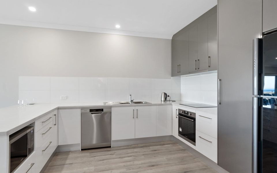 Sunset Horizon @ Lady Bay – 8 Huntingdale Drive