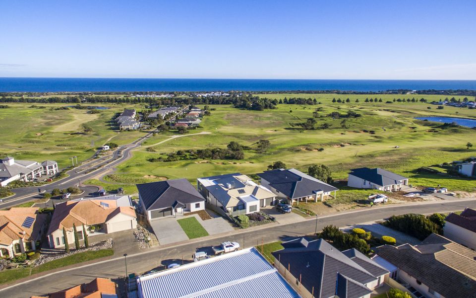 Sunset Horizon @ Lady Bay – 8 Huntingdale Drive