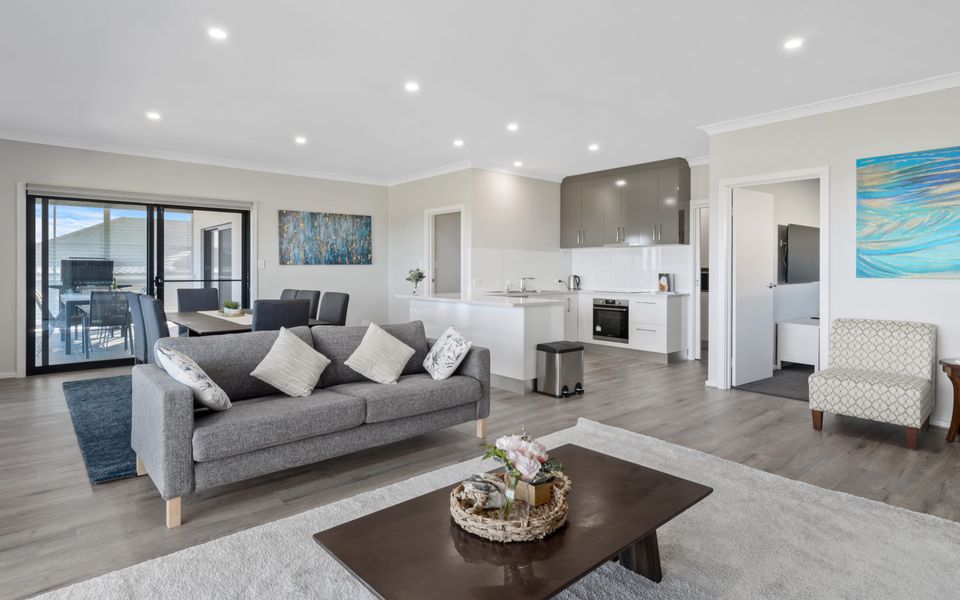 Sunset Horizon @ Lady Bay – 8 Huntingdale Drive