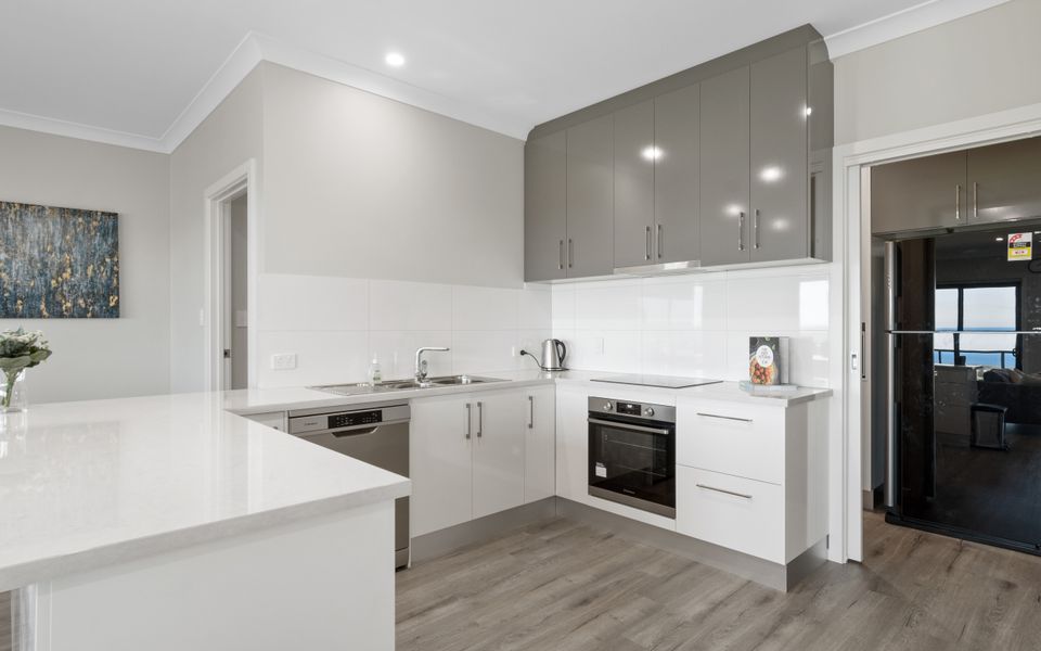 Sunset Horizon @ Lady Bay – 8 Huntingdale Drive