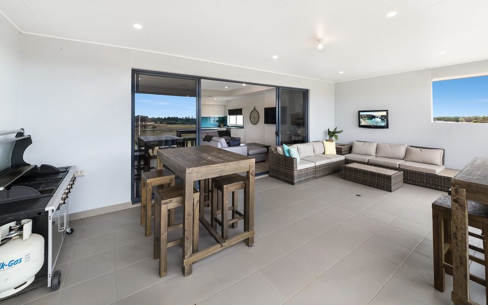 Tee Two on Troon – 21/30 Troon Drive