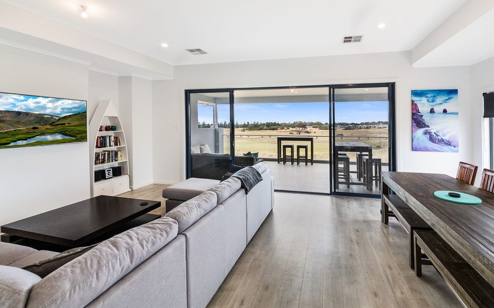 Tee Two on Troon – 21/30 Troon Drive