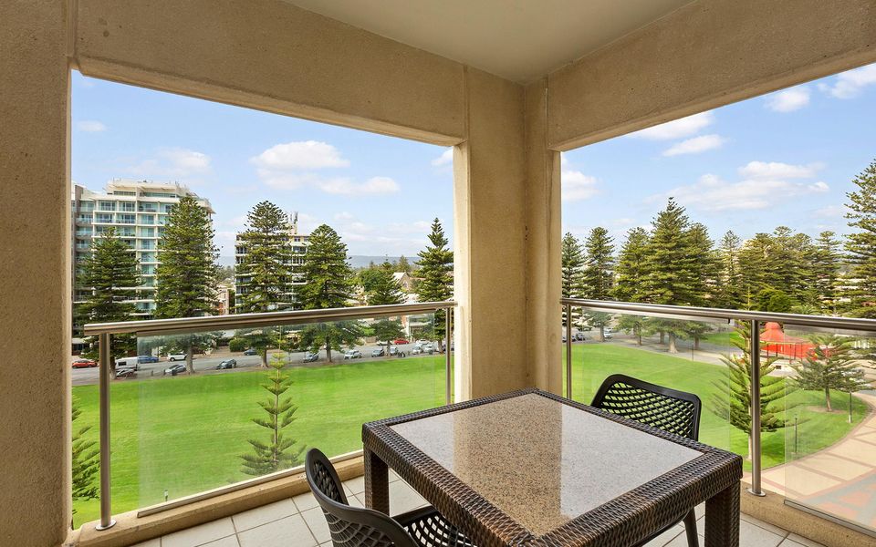 Glenelg Seaside Family Stay