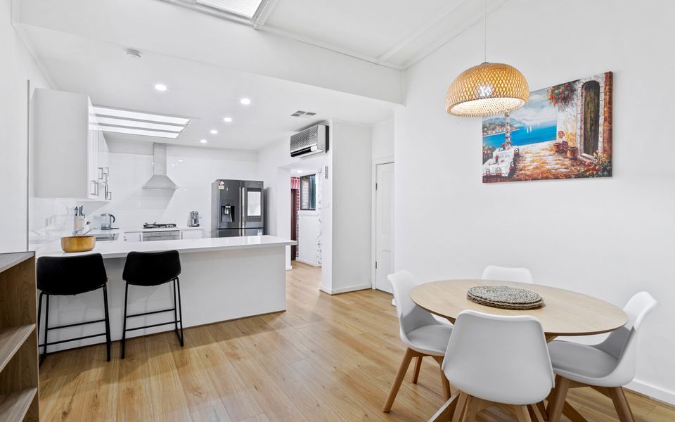 Glenelg Cottage by Marina