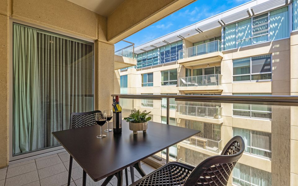 Beachside Apartment in Glenelg