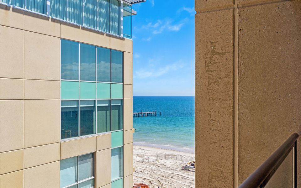 Beachside Apartment in Glenelg