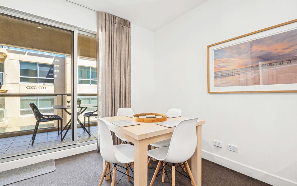 Beachside Apartment in Glenelg