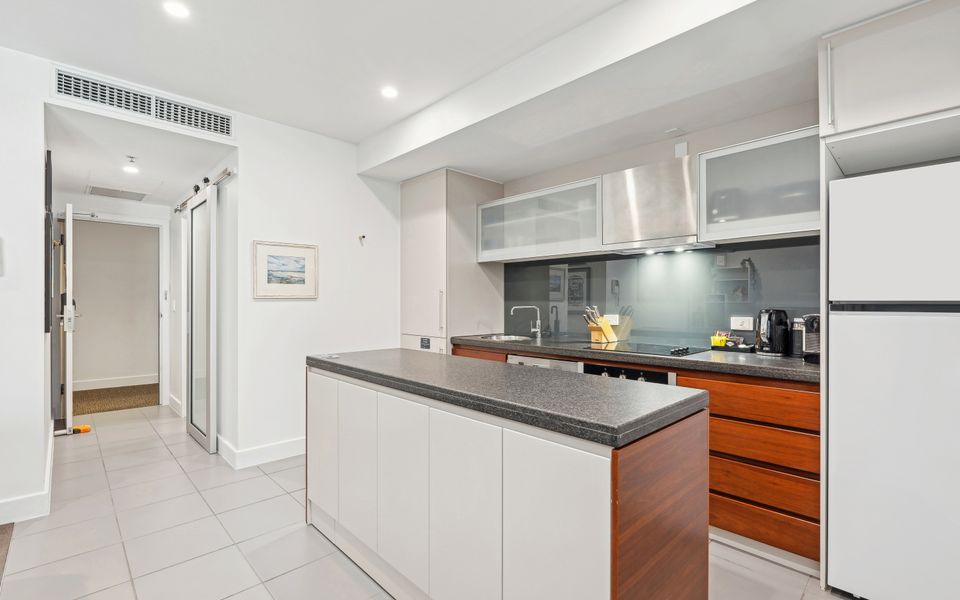Beachside Apartment in Glenelg