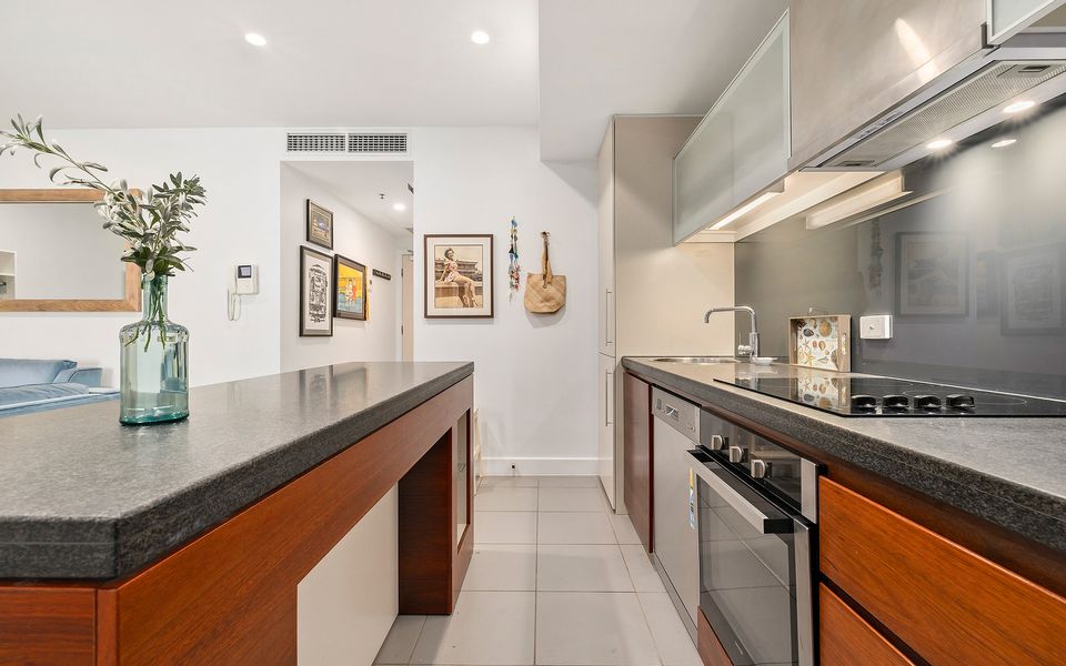 Beachside Apartment in Glenelg